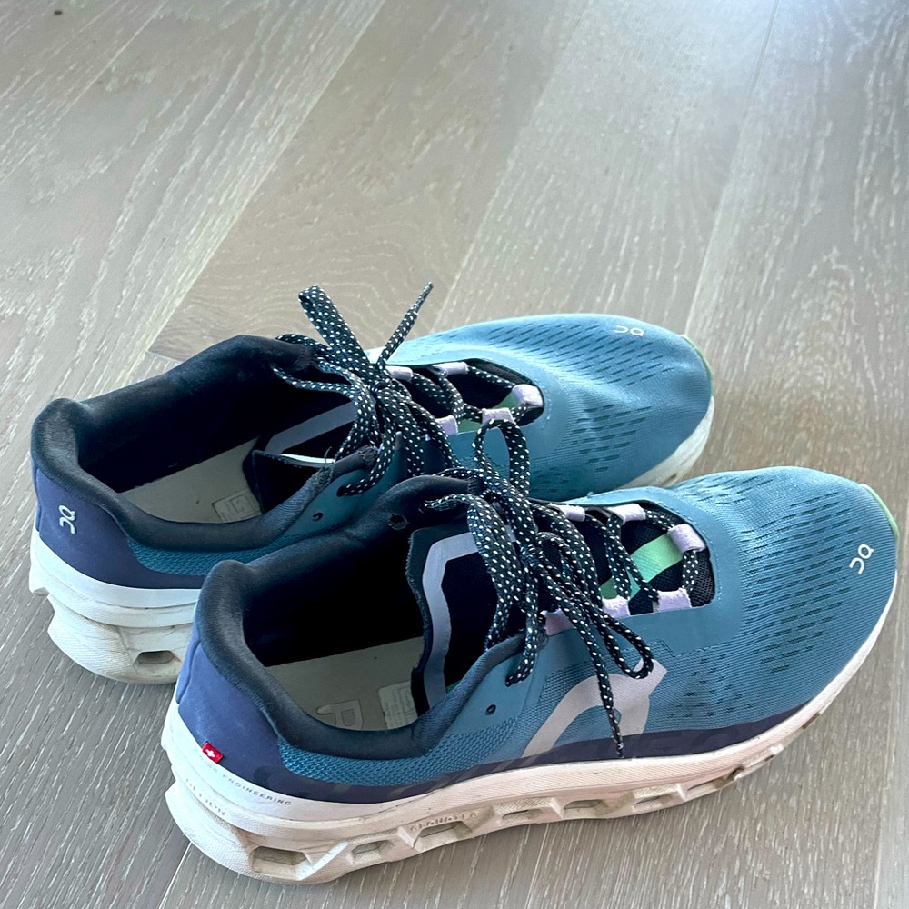 ON Men’s Size 10 Cloudtec Sneakers, used.